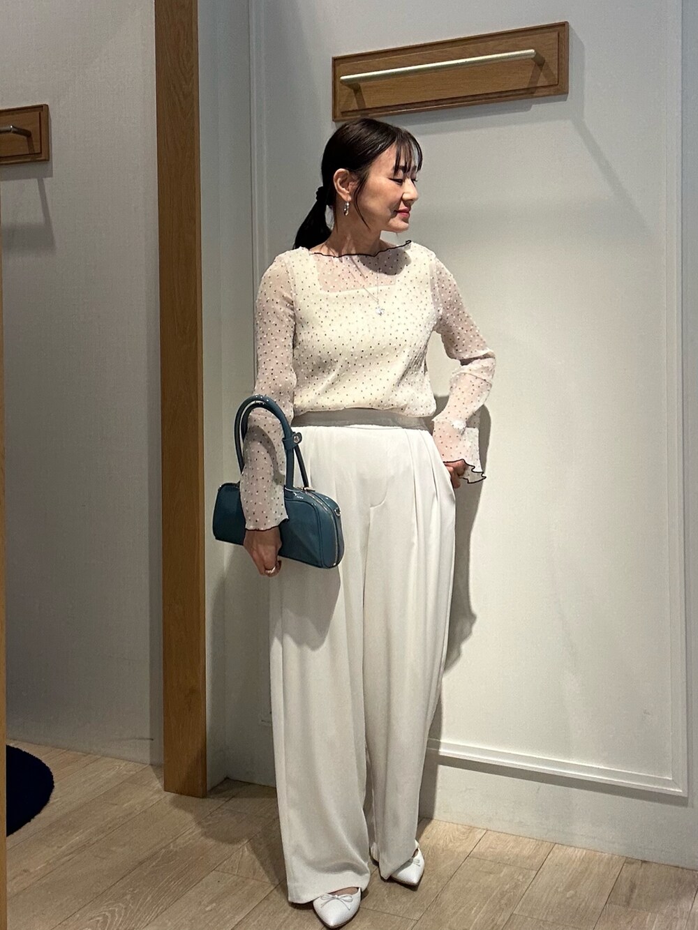 「春コーデ、春めき満開コーデ、春服コーデ、大人可愛い、大人コーデ、春、デニムコーデ、春服、デニム、低身長女子、お花見コーデ、カジュアルコーデ、大人カジュアル、150cm台コーデ、40代ファッション」|「MICO COULIERのドライタンブラーコート(その他アウター、ブルー系)」を使った、daimonさん(骨格ナチュラル・レディース・154cm)の春コーディネートの10枚目の写真