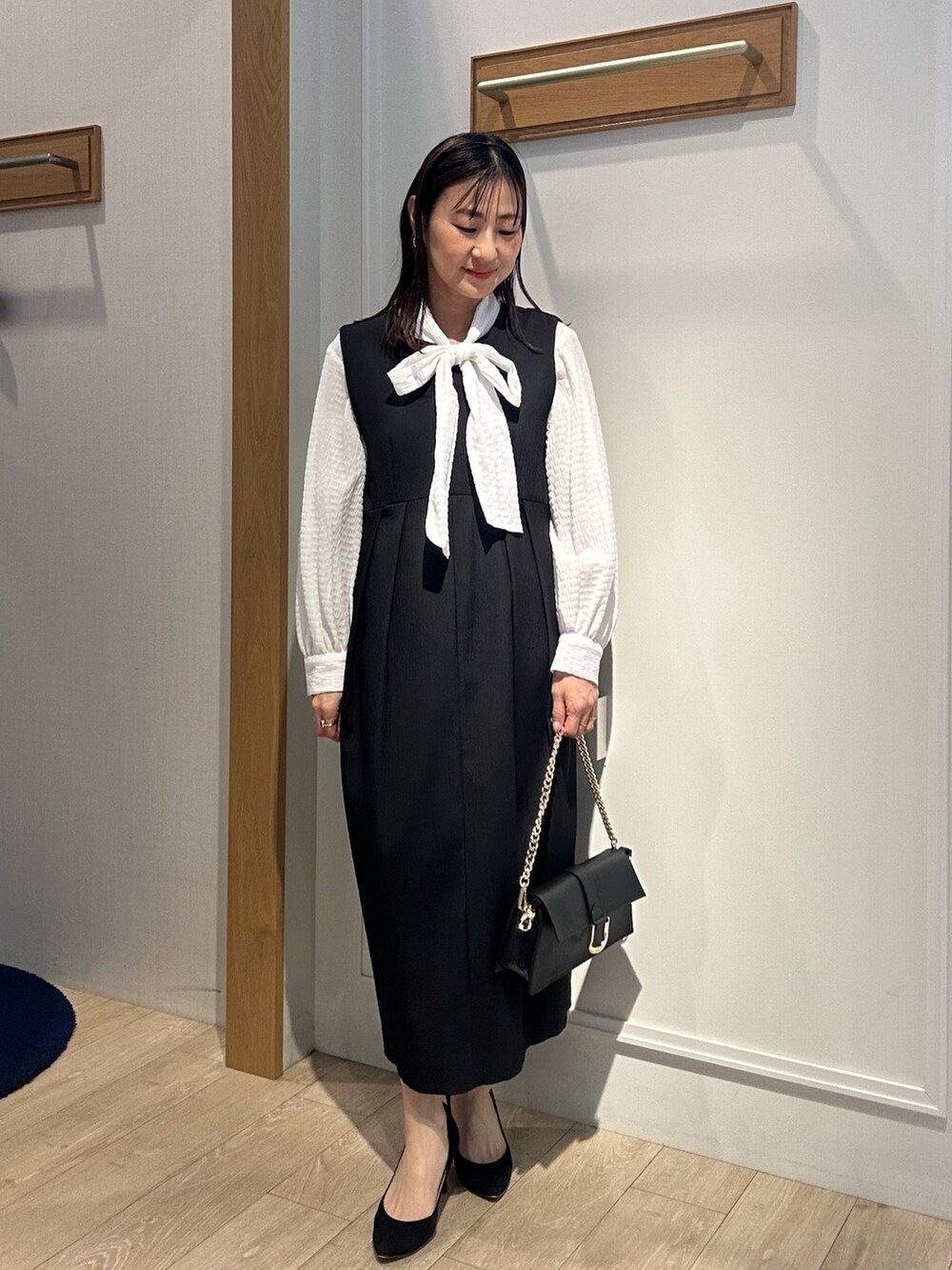 「大人女子、オフィススタイル、フェミニンコーデ、お仕事コーデ、キレイめ、40代、40代ファッション、40代女性、50代ファッション、入学式、入学式ママコーデ、卒業式、卒業式コーデ、卒業式ママコーデ、セレモニー」｜「MICO COULIERの《オケージョン対応》コッパーラメツィードジャケット（ノーカラージャケット、ブラック系）」を使った、daimonさん（骨格ナチュラル・レディース・154cm）の春コーディネートの8枚目の写真