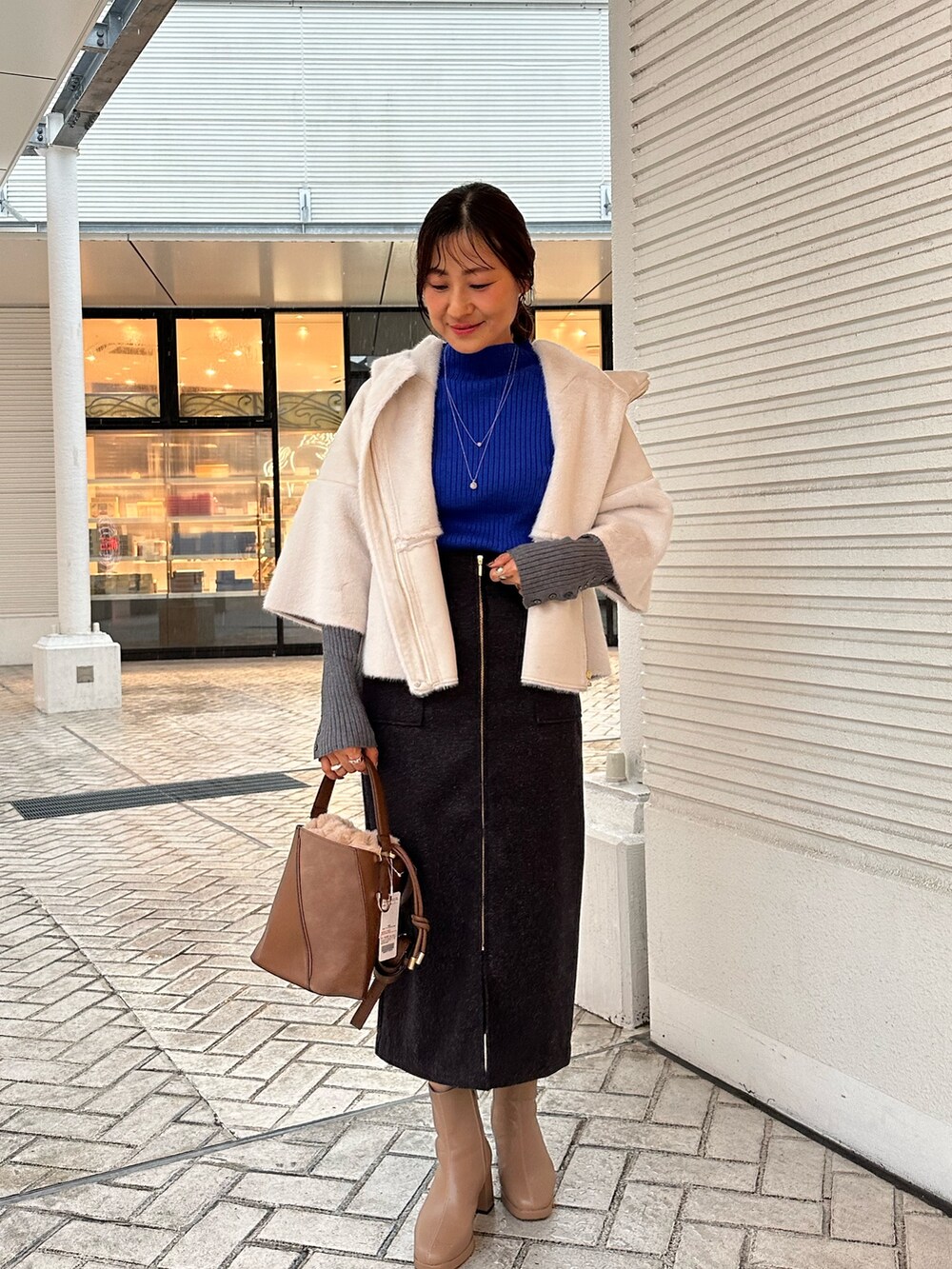 「冬アウター、秋冬コーデ、休日コーデ、おでかけコーデ、オトナカジュアル、キレイめ、シンフルコーデ、きれいめコーディネート、お仕事コーデ、あったかコーデ、低身長コーデ、骨格ナチュラル、ムートンコート、ファーコート、40代ファッション」｜「MICO COULIERのフェイクムートンファーコート（ブルゾン、ベージュ系）」を使った、daimonさん（骨格ナチュラル・レディース・154cm）の冬コーディネートの7枚目の写真