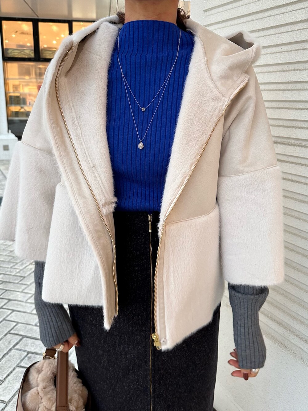 「冬アウター、秋冬コーデ、休日コーデ、おでかけコーデ、オトナカジュアル、キレイめ、シンフルコーデ、きれいめコーディネート、お仕事コーデ、あったかコーデ、低身長コーデ、骨格ナチュラル、ムートンコート、ファーコート、40代ファッション」｜「MICO COULIERのフェイクムートンファーコート（ブルゾン、ベージュ系）」を使った、daimonさん（骨格ナチュラル・レディース・154cm）の冬コーディネートの4枚目の写真