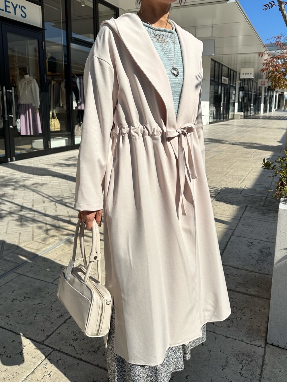 「春コーデ、春めき満開コーデ、春服コーデ、大人可愛い、大人コーデ、春、春服、低身長女子、お花見コーデ、オフィスカジュアル、150cm台コーデ、低身長コーデ、40代ファッション、花柄スカート、カラーニット」｜「MICO COULIERのドライタンブラーコート（その他アウター、ホワイト系）」を使った、daimonさん（骨格ナチュラル・レディース・154cm）の春コーディネートの6枚目の写真