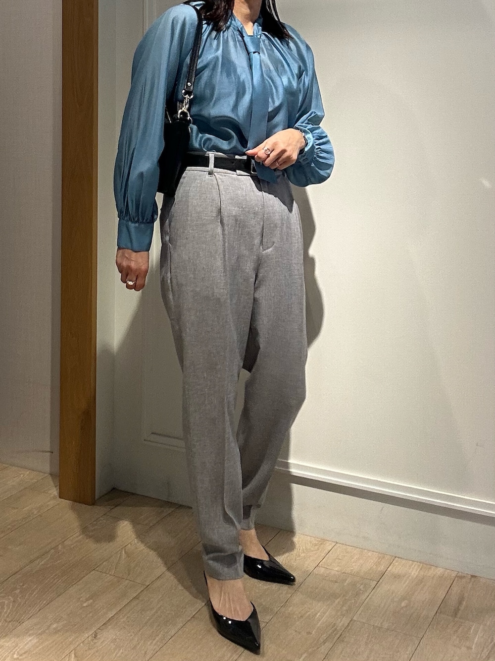 「ジャケット、春コーデ、パンツコーデ、スーツスタイル、セットアップ、セットアップスタイル、40代ファッション、お仕事コーデ、お仕事、ジャケットスタイル、低身長コーデ、低身長女子、グレージャケットコーデ、グレージャケット、春スーツ」｜「MICO COULIERの《セットアップ対応》ライトシャンブレージャケット（ノーカラージャケット、グレー系）」を使った、daimonさん（骨格ナチュラル・レディース・154cm）の春コーディネートの4枚目の写真
