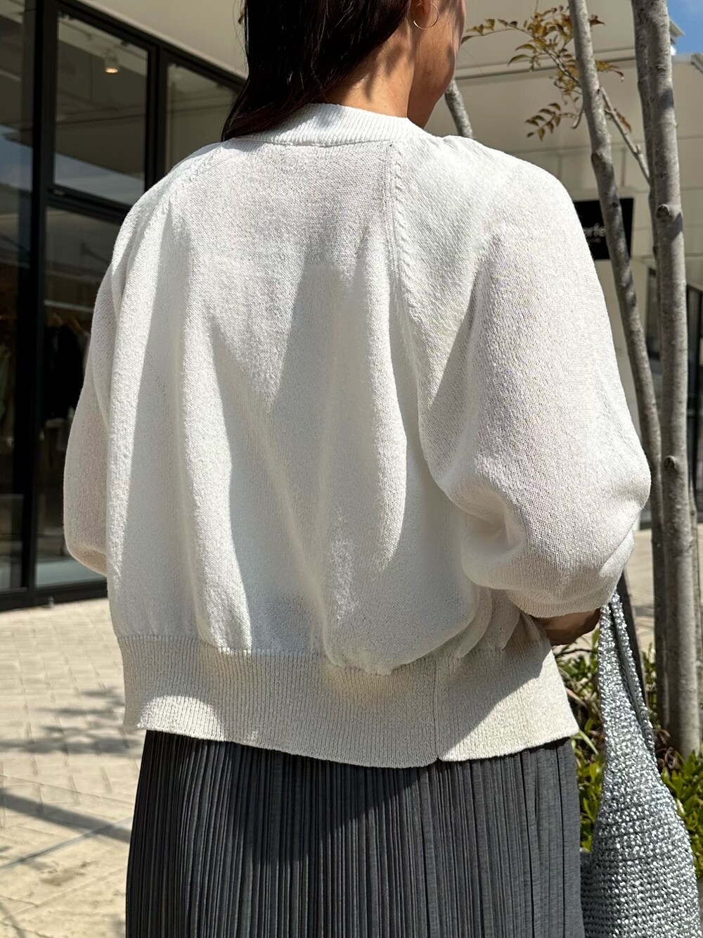 「大人カジュアル、休日スタイル、デートコーデ、春ファッション、カジュアルスタイル、シンプルスタイル、春、大人可愛い、低身長女子、オトナカワイイ、40代ファッション、スカートスタイル、低身長コーデ、スカートコーデ、カーディガンコーデ」｜「NOLLEY'S LIGHTの和紙混クルーネックカーディガン（カーディガン/ボレロ、ホワイト系）」を使った、daimonさん（骨格ナチュラル・レディース・154cm）の春コーディネートの6枚目の写真