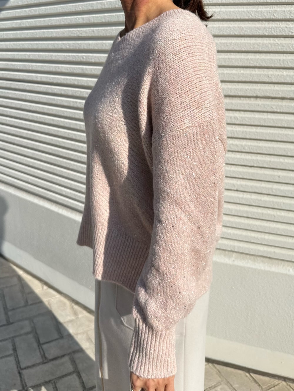 「淡色コーデ、冬アウター、秋冬コーデ、大人かわいい、休日コーデ、おでかけコーデ、キレイめ、シンフルコーデ、きれいめコーディネート、お仕事コーデ、低身長コーデ、ムートンコート、ファーコート、ニットコーデ、40代ファッション」｜「MICO COULIERのフェイクムートンファーコート（ブルゾン、グレー系）」を使った、daimonさん（骨格ナチュラル・レディース・154cm）の冬コーディネートの9枚目の写真