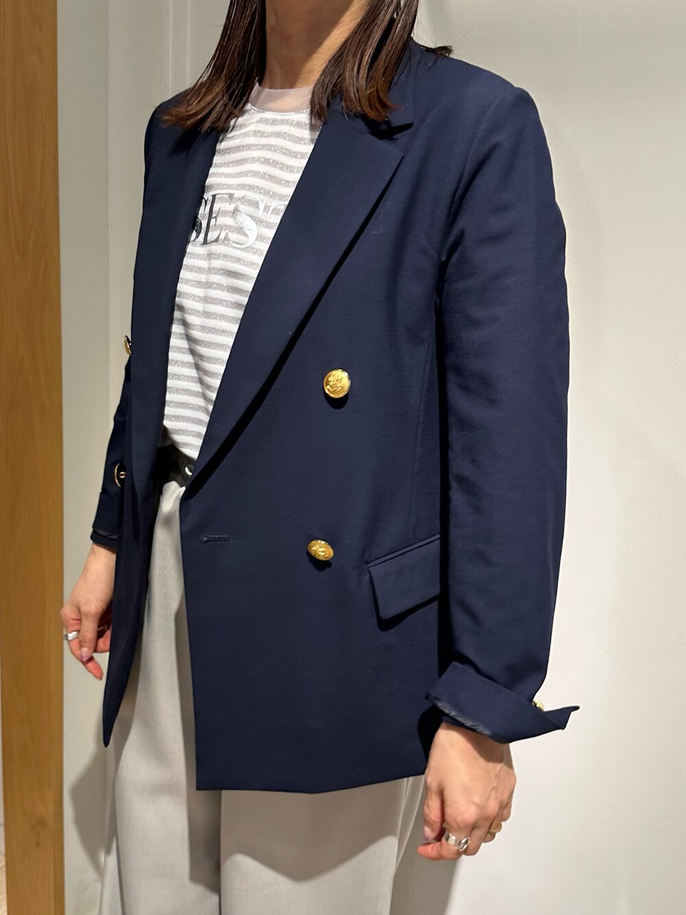 「ロンT、春コーデ、ラフコーデ、キレイめカジュアル、大人女子、シンプルスタイル、ゆるシルエット、キレイめコーデ、低身長女子、40代ファッション、ジャケット/アウター、低身長コーデ、ジャケットスタイル、ジャケット、ジャケットコーデ」｜「MICO COULIERのレイヤーベルトストレートパンツ（その他パンツ、ベージュ系）」を使った、daimonさん（骨格ナチュラル・レディース・154cm）の春コーディネートの5枚目の写真