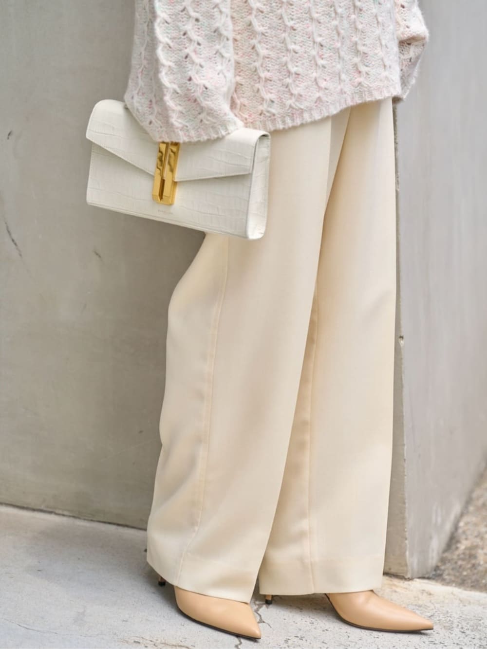 「TOMORROWLAND、トゥモローランド、ballsey、DeMEllier、pellico、カシミヤニット、ワントーンコーデ、大人カジュアル」｜「BALLSEYのライトカルゼ センタープレスストレートパンツ（その他パンツ、ベージュ系）」を使った、Fukurono_TOMORROWLANDさん（レディース・153cm）の秋コーディネートの8枚目の写真