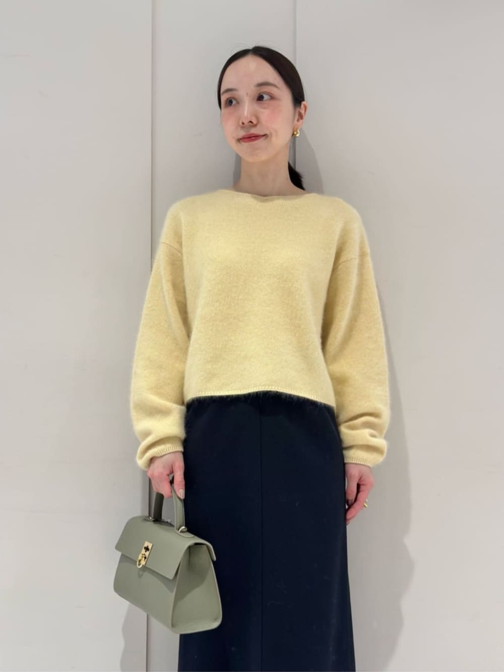 「TOMORROWLAND、トゥモローランド、レオパード柄、TOMORROWLAND collection、ballsey、NEBULONIE、コクーンコート、フラッフィーニット、イエロー、ロングブーツ」｜「TOMORROWLAND collectionのアニマルシャギー ノーカラーコクーンコート（ノーカラーコート、グレー系）」を使った、Fukurono_TOMORROWLANDさん（レディース・153cm）の冬コーディネートの4枚目の写真