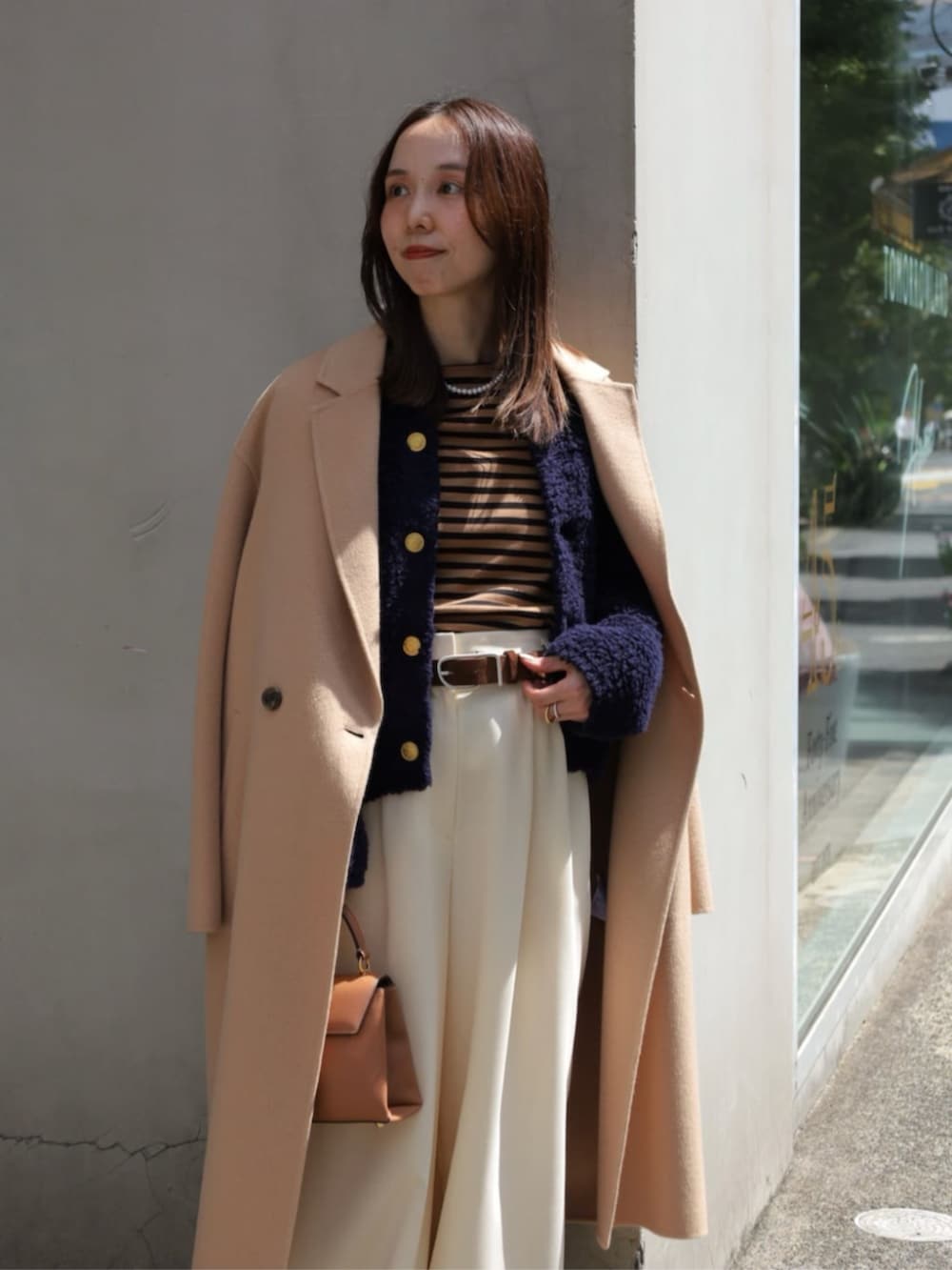 「TOMORROWLAND、トゥモローランド、TOMORROWLAND collection、ballsey、MACPHEE、januka、NEBULONIE、ニットジャケット、ムートンニット、ボーダートップス、チェスターコート、ベルテッドパンツ、マリン」｜「TOMORROWLAND collectionのコットンフライスボーダー ロングスリーブプルオーバー（Tシャツ/カットソー、ベージュ系）」を使った、Fukurono_TOMORROWLANDさん（レディース・153cm）の冬コーディネートの7枚目の写真