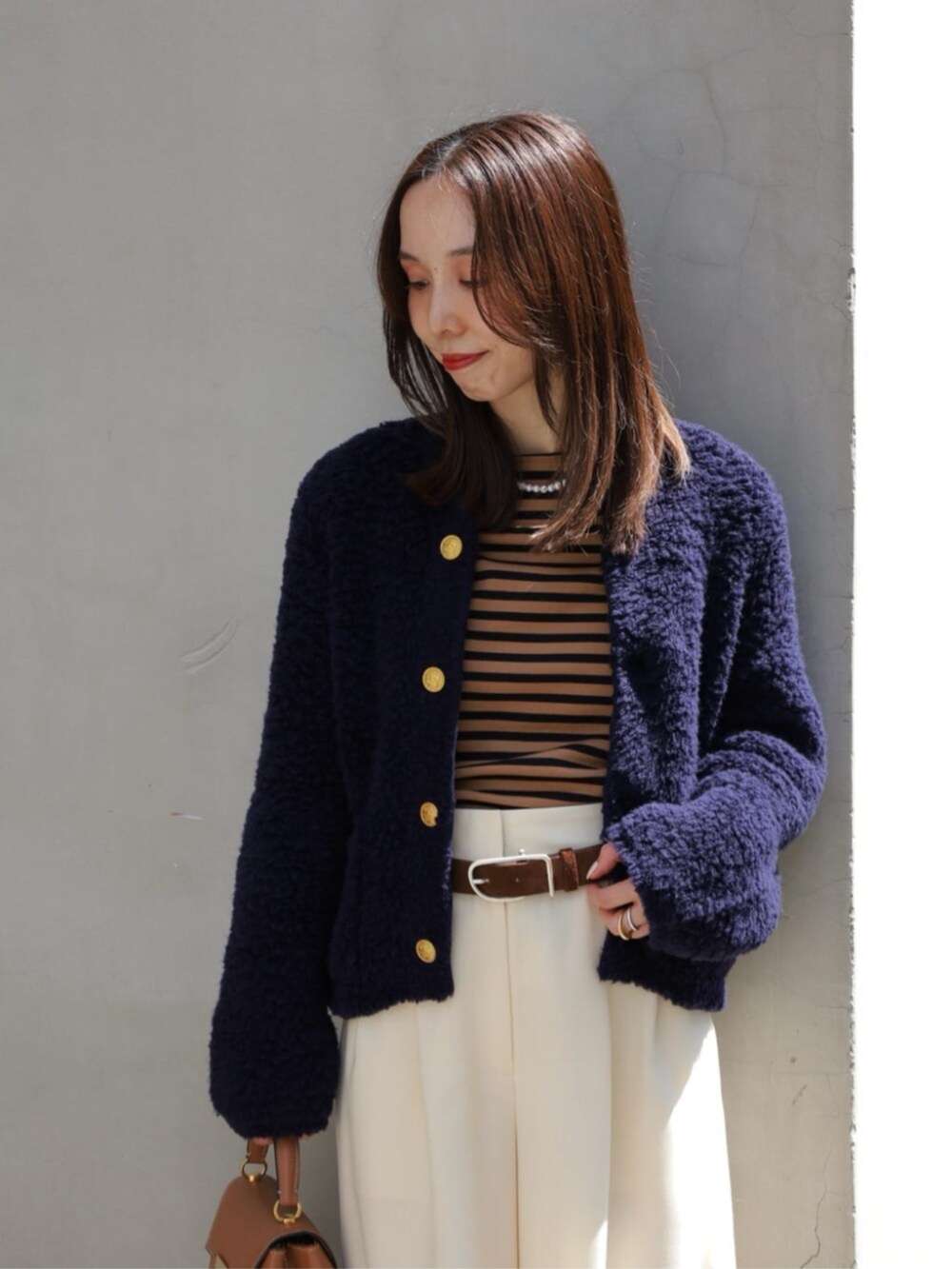 「TOMORROWLAND、トゥモローランド、TOMORROWLAND collection、ballsey、MACPHEE、januka、NEBULONIE、ニットジャケット、ムートンニット、ボーダートップス、チェスターコート、ベルテッドパンツ、マリン」｜「TOMORROWLAND collectionのコットンフライスボーダー ロングスリーブプルオーバー（Tシャツ/カットソー、ベージュ系）」を使った、Fukurono_TOMORROWLANDさん（レディース・153cm）の冬コーディネートの6枚目の写真