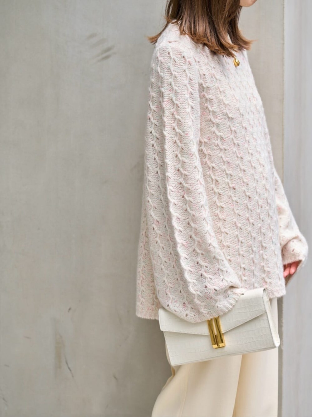 「TOMORROWLAND、トゥモローランド、ballsey、DeMEllier、pellico、カシミヤニット、ワントーンコーデ、大人カジュアル」｜「BALLSEYのライトカルゼ センタープレスストレートパンツ（その他パンツ、ベージュ系）」を使った、Fukurono_TOMORROWLANDさん（レディース・153cm）の秋コーディネートの6枚目の写真