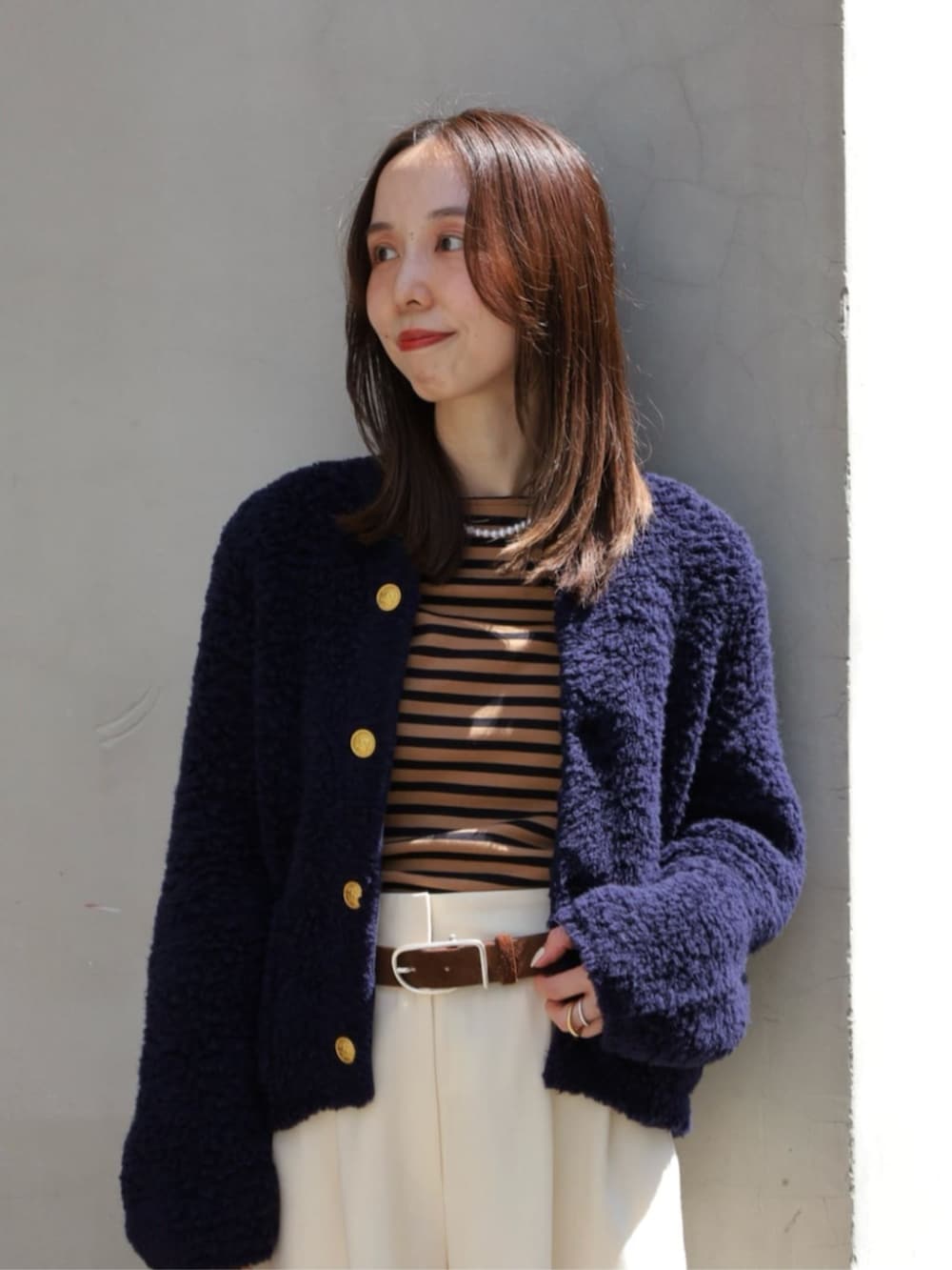 「TOMORROWLAND、トゥモローランド、TOMORROWLAND collection、ballsey、MACPHEE、januka、NEBULONIE、ニットジャケット、ムートンニット、ボーダートップス、チェスターコート、ベルテッドパンツ、マリン」｜「TOMORROWLAND collectionのコットンフライスボーダー ロングスリーブプルオーバー（Tシャツ/カットソー、ベージュ系）」を使った、Fukurono_TOMORROWLANDさん（レディース・153cm）の冬コーディネートの5枚目の写真