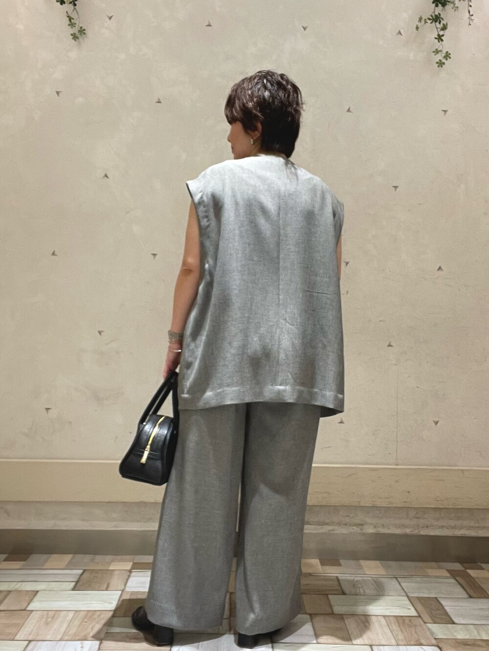 「セットアップ、ジレ、オールインワン」｜「Rie Millerの《セットアップ対応》【PR林☆別注アイテム】ウォッシャブルエアーシャークオールインワン（つなぎ/オールインワン、グレー系）」を使った、kumaさん（骨格ストレート・レディース・153cm）の春コーディネートの5枚目の写真