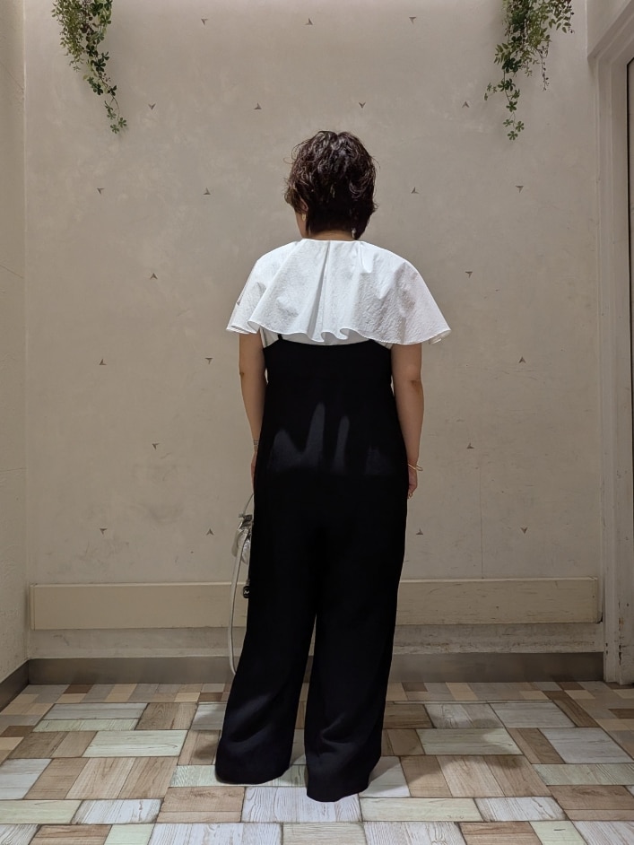 「オールインワン、オールインワン 黒、ケープブラウス、華やかトップス」｜「Rie Millerの《セットアップ対応》【PR林☆別注アイテム】ウォッシャブルエアーシャークオールインワン（つなぎ/オールインワン、グレー系）」を使った、kumaさん（骨格ストレート・レディース・153cm）の春コーディネートの4枚目の写真