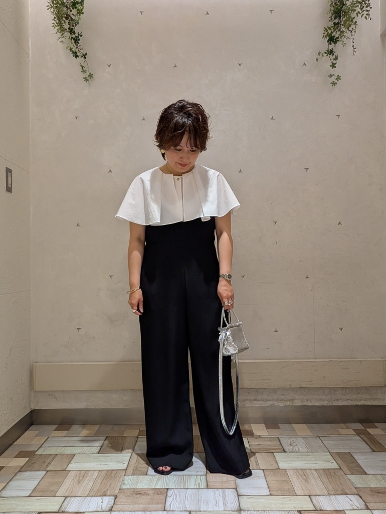 「オールインワン、オールインワン 黒、ケープブラウス、華やかトップス」｜「Rie Millerの《セットアップ対応》【PR林☆別注アイテム】ウォッシャブルエアーシャークオールインワン（つなぎ/オールインワン、グレー系）」を使った、kumaさん（骨格ストレート・レディース・153cm）の春コーディネートの3枚目の写真
