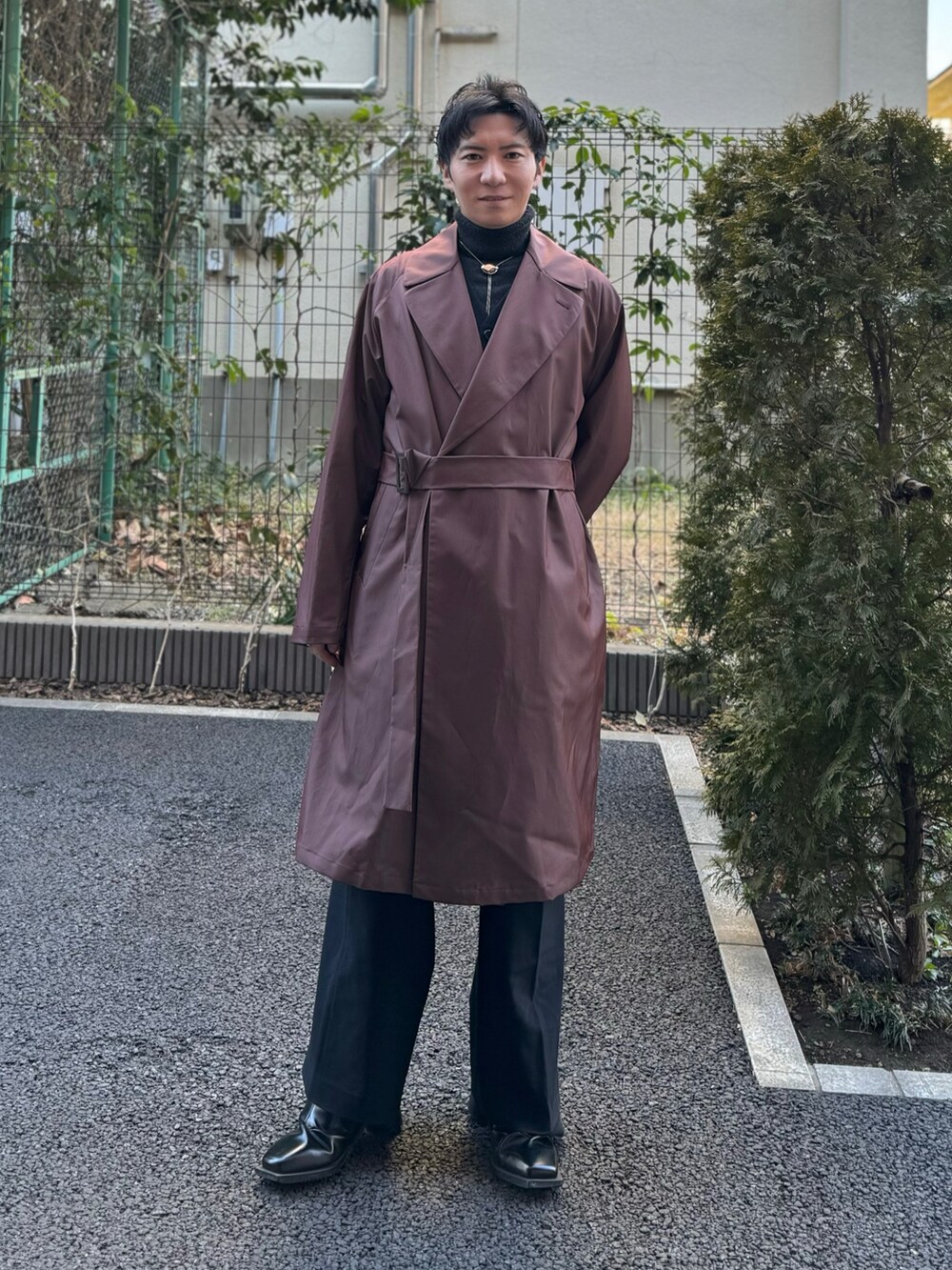 HEVOのトレンチコートを使ったメンズ人気ファッションコーディネート