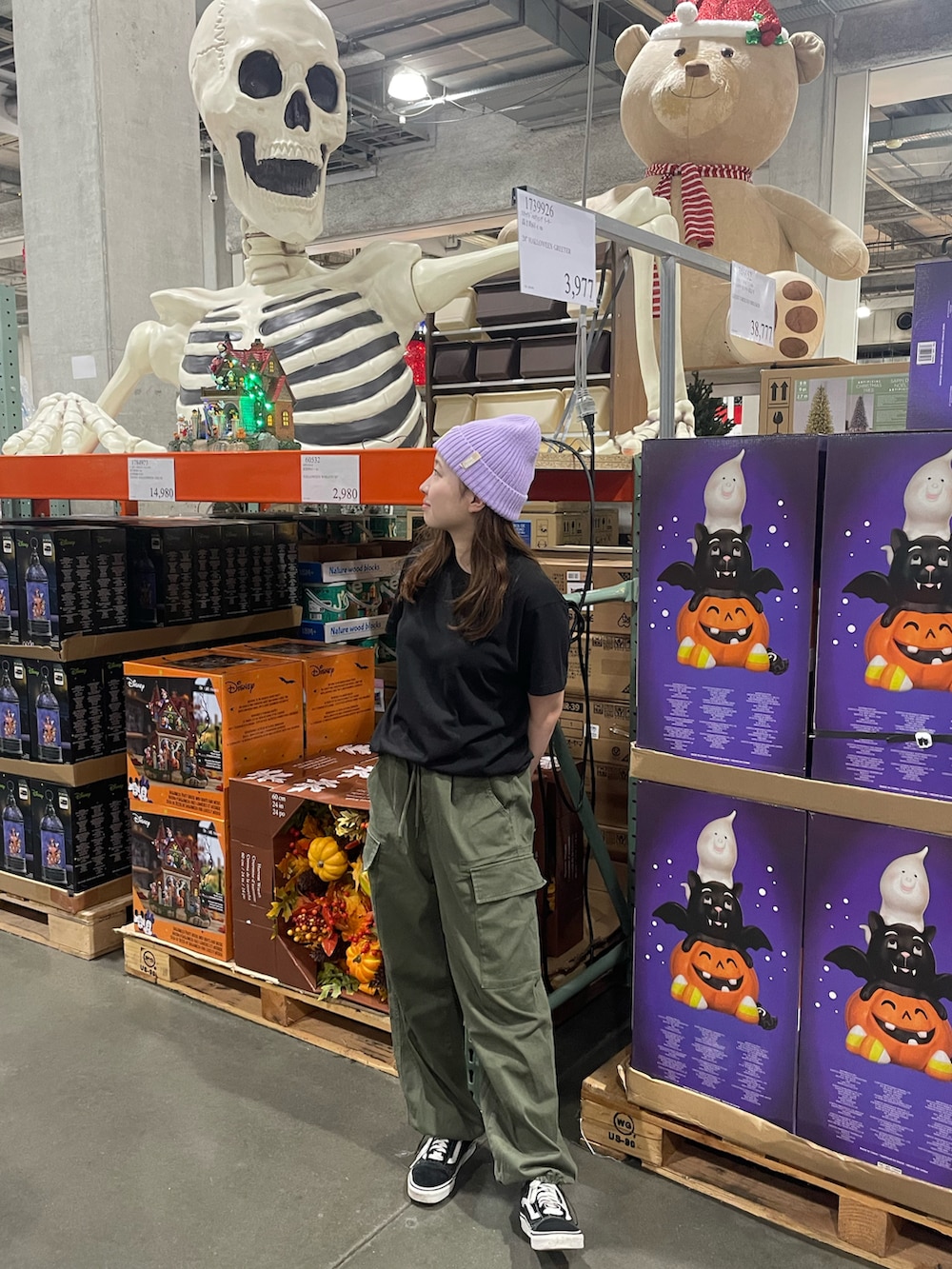 「秋っぽコーデ更新中、秋コーデ、カーキ、パステルカラー、ニット帽、ブチプラ、カーゴパンツ、ハロウィン、Tシャツ、チノパン」｜「H&Mのアイテム（ニットキャップ/ビーニー、パープル系）」を使った、LEOさん（レディース・157cm）の秋コーディネートの2枚目の写真