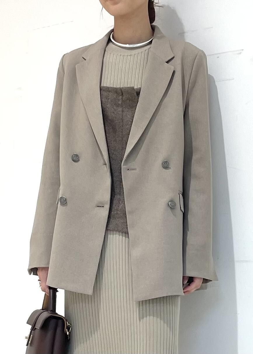 「ワンピ、ビスチェ、ビスチェコーデ、秋服、秋服コーデ、ジャケット、ジャケットコーデ、ジャケットスタイル、厚底、厚底ブーツ、ベージュ、ブラウン、ミニバッグ、初秋コーデ、秋コーデ」｜「VISの【2WAY】ひねり金具ワンハンドルミニショルダーバッグ（ショルダーバッグ、ブラウン系）」を使った、akariさん（レディース・161cm）の秋コーディネートの5枚目の写真