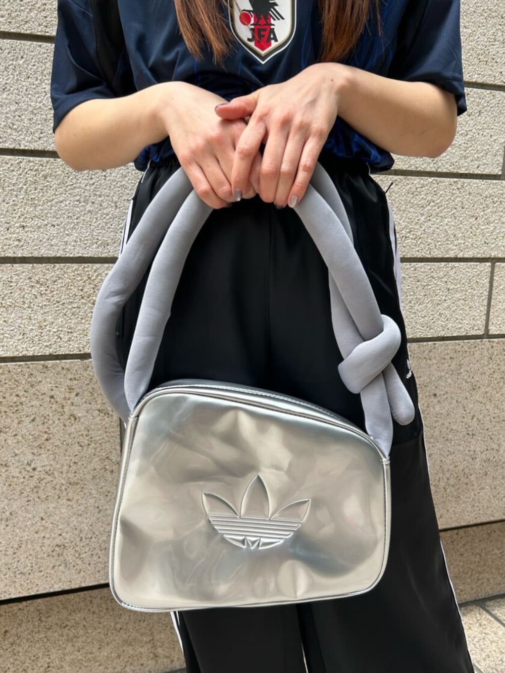 FMさんの「サテン ワイドレッグ トラックパンツ / アディダスオリジナルス adidas Originals（adidas）」を使ったコーディネートの4枚目の写真