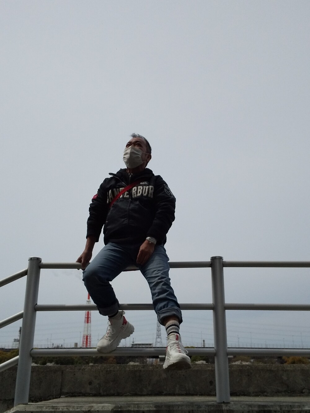 「スタジャンコーデ、オヤジ、還暦、surfer、デニム」｜「canterburyのアイテム（スタジャン、ブルー系）」を使った、maru 37さん（レディース・162cm）の春コーディネートの2枚目の写真