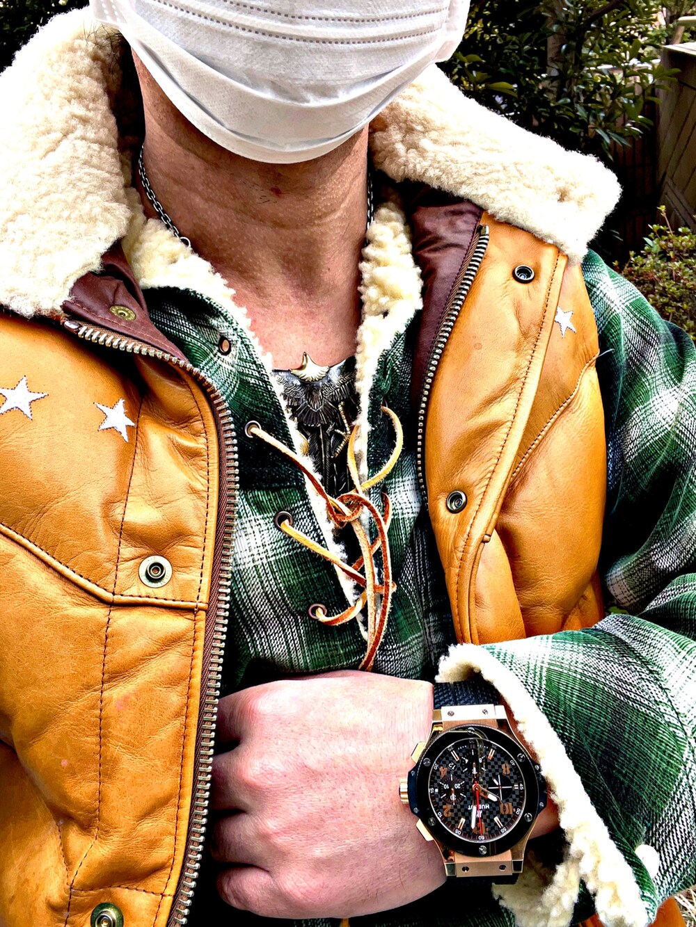 「supreme、NEWERA、シュプリーム、ヒステリックグラマー、hysteric glamour、MARBLES、マーブルズ、お洒落さんと繋がりたい、お洒落さんとつながりたい、アメカジ、ストリートコーデ、今日のコーデ、スニーカーコーデ、ナンバーナイン(NUMBER (N)INE)、NUMBER (N)INE」｜「MARBLESのアイテム（ダウンベスト、ゴールド系）」を使った、怠惰ですけれども®︎さん（メンズ・170cm）の春コーディネートの3枚目の写真