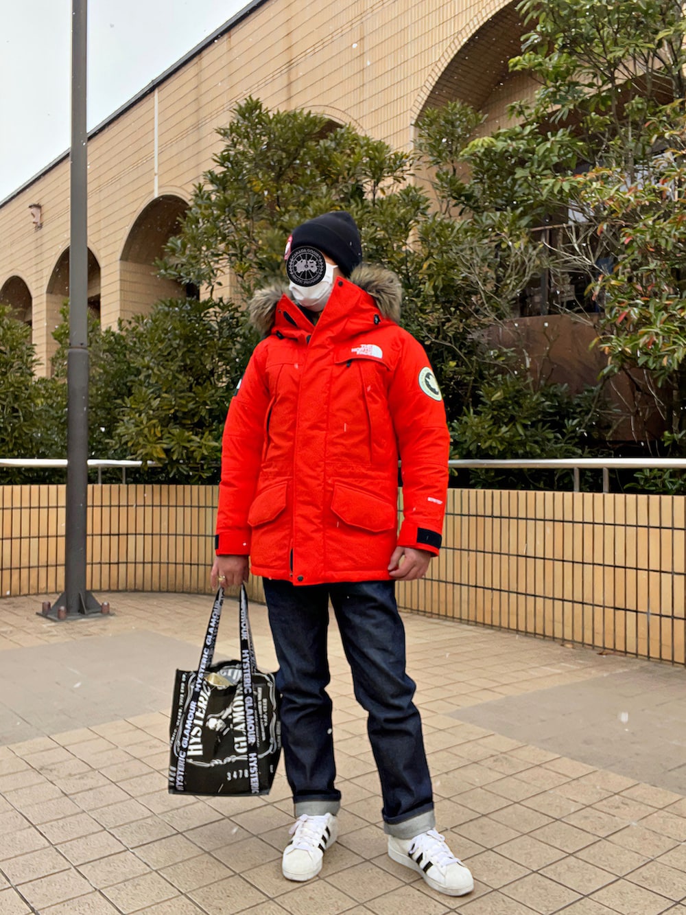 「カナダグース、ノースフェイス、CANADA GOOSE、THE NORTH FACE、お洒落さんと繋がりたい、お洒落さんとつながりたい、おしゃれさんと繋がりたい、ストリートコーデ、アメカジ、裏原、今日のコーデ、ヒステリックグラマー、hysteric glamour、Hysteric Glamour」｜「CANADA GOOSEのアイテム（ニットキャップ/ビーニー、ブラック系）」を使った、怠惰ですけれども®︎さん（メンズ・170cm）の冬コーディネートの2枚目の写真