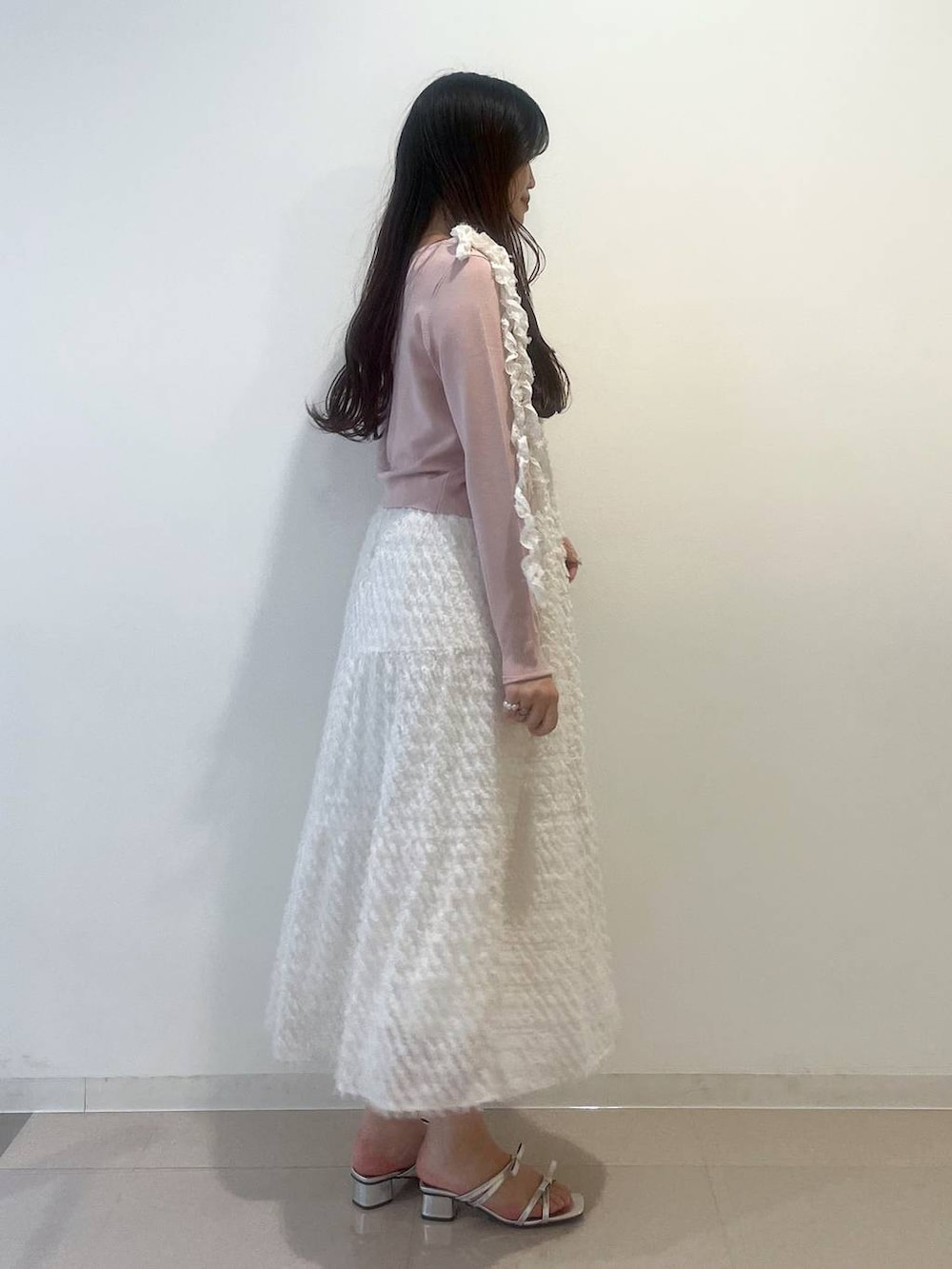 「おでかけ、高身長、フェミニン、着痩せ・細見え、テーマパーク、デート/ロマンティック、春コーデ、夏コーデ、女子会、骨格ウェーブ、旅行、キャミソール、マタニティウェア、Heather、スカート」|「Heatherのメニーリボンネックレス 140210(ネックレス、シルバー系)」を使った、nae🍒さん(レディース・168cm)の春コーディネートの5枚目の写真