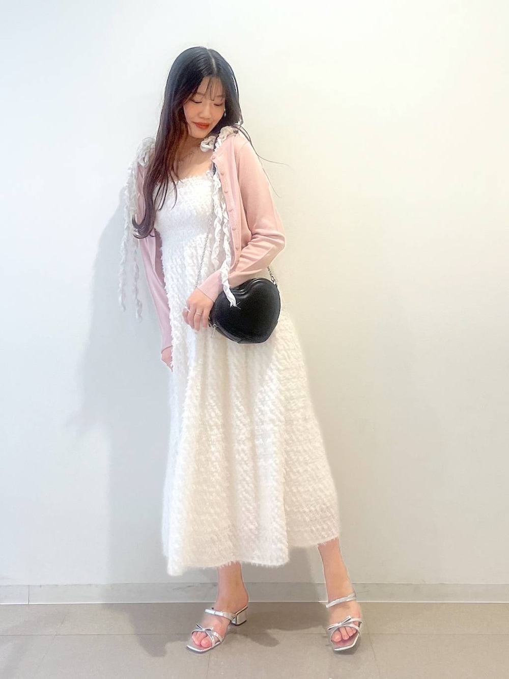 「おでかけ、高身長、フェミニン、着痩せ・細見え、テーマパーク、デート/ロマンティック、春コーデ、夏コーデ、女子会、骨格ウェーブ、旅行、キャミソール、マタニティウェア、Heather、スカート」|「Heatherのメニーリボンネックレス 140210(ネックレス、シルバー系)」を使った、nae🍒さん(レディース・168cm)の春コーディネートの2枚目の写真