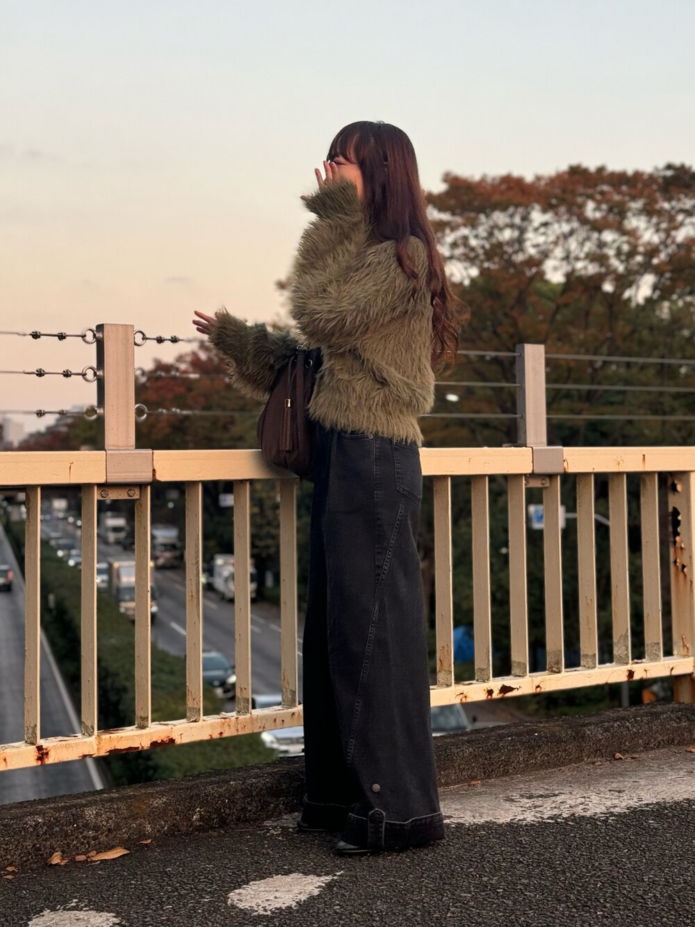 「オトナ女子、秋コーデ、シャギーニット、カーディガン、GU、rokh、デニム、パンツスタイル、パンツコーデ」｜「Te chichiの【Atelier Militaire】フェザーカーディガン（カーディガン/ボレロ、グリーン系）」を使った、syrupさん（レディース・162cm）の秋コーディネートの4枚目の写真
