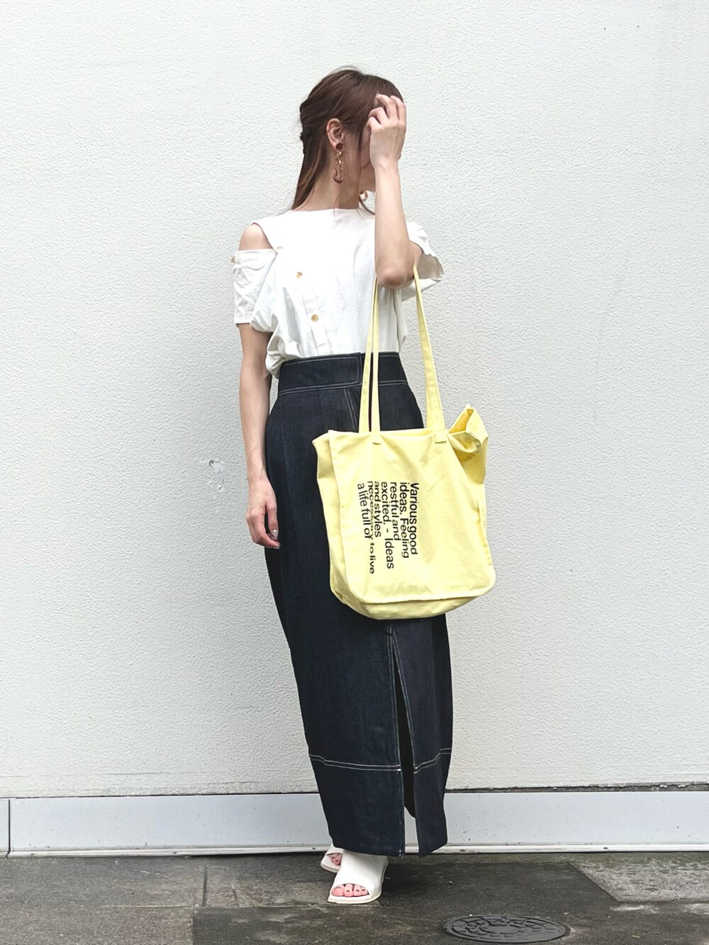 「UNFIELD、アンフィールド、デニム、デニムスカート、ロングスカート、スリット、オトナカジュアル、オトナ女子、きれいめカジュアル、休日スタイル、休日コーデ、GU、プチプラ、夏、リラックススタイル」｜「UNFIELDの【2022 S/S New Arrival】デニムスリットスカート（デニムスカート、ブラック系）」を使った、syrupさん（レディース・162cm）の夏コーディネートの5枚目の写真
