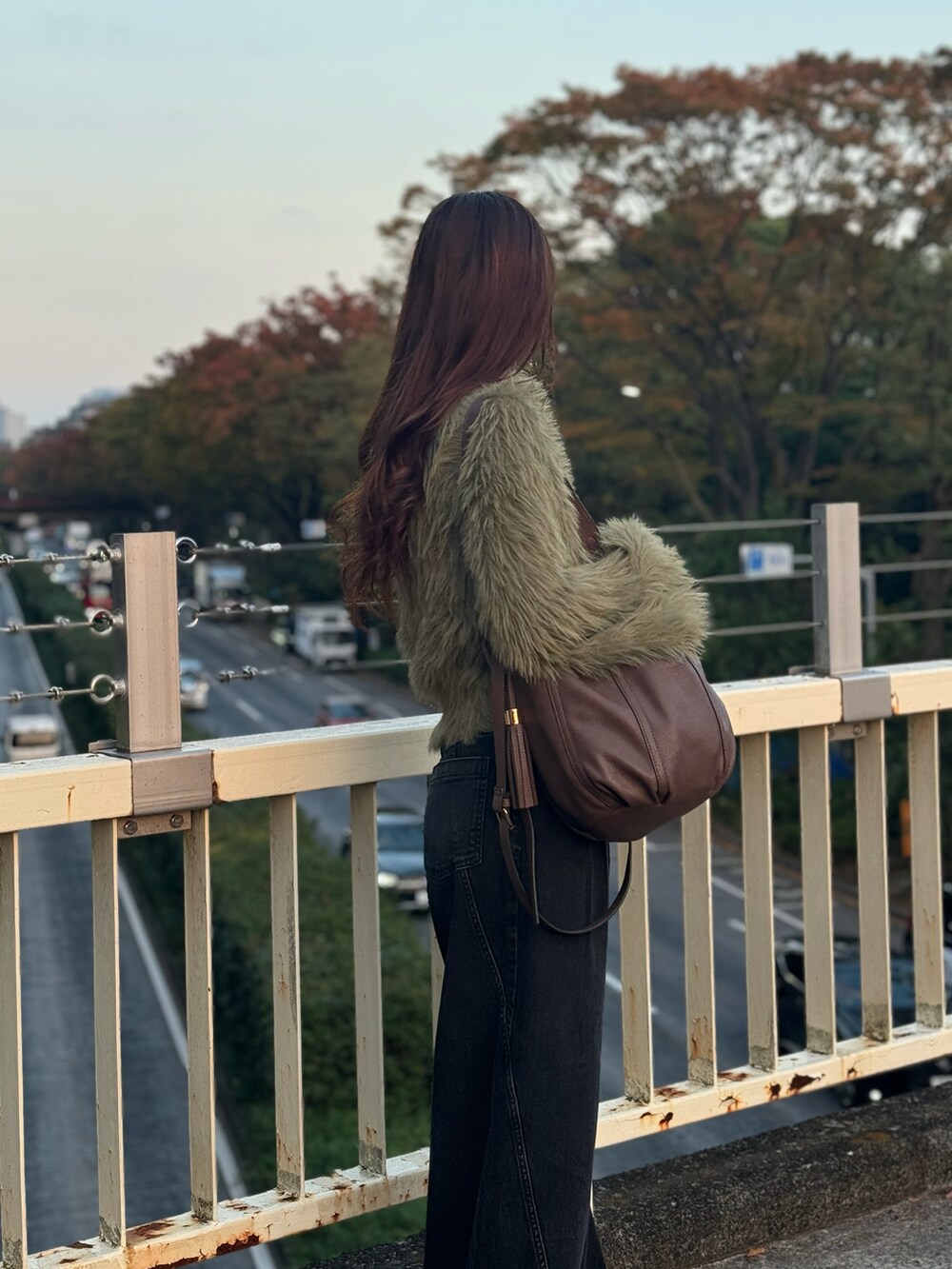 「オトナ女子、秋コーデ、シャギーニット、カーディガン、GU、rokh、デニム、パンツスタイル、パンツコーデ」｜「Te chichiの【Atelier Militaire】フェザーカーディガン（カーディガン/ボレロ、グリーン系）」を使った、syrupさん（レディース・162cm）の秋コーディネートの3枚目の写真