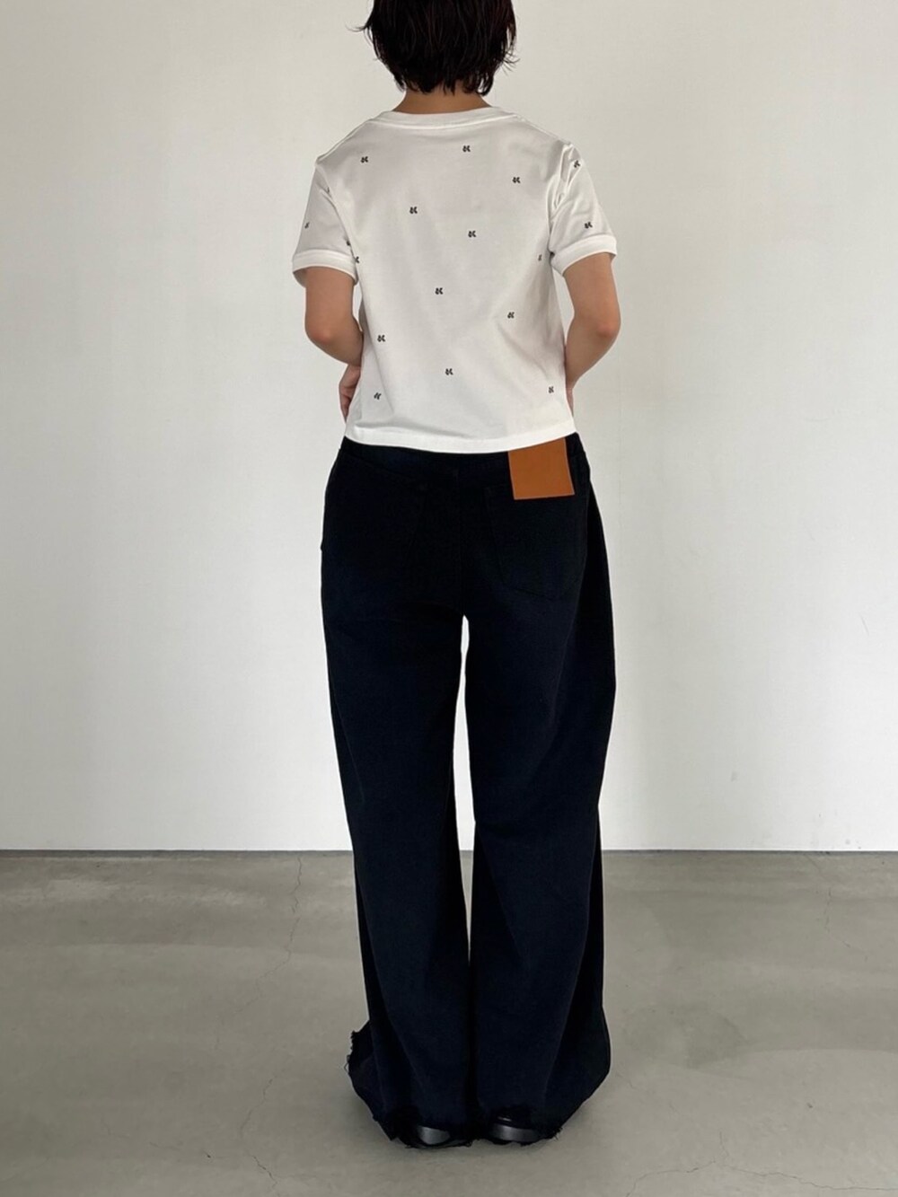 「Knuth MarfのK motif mini T shirt（Tシャツ/カットソー、ホワイト系）」を使った、Knuth Marfさん（レディース・153cm）の夏コーディネートの2枚目の写真