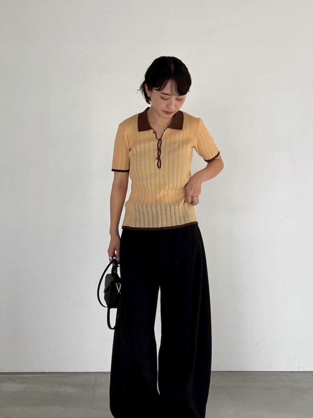 「Knuth Marfのmetal motif thong sandals（サンダル、ブラック系）」を使った、Knuth Marfさん（レディース・153cm）の夏コーディネートの2枚目の写真