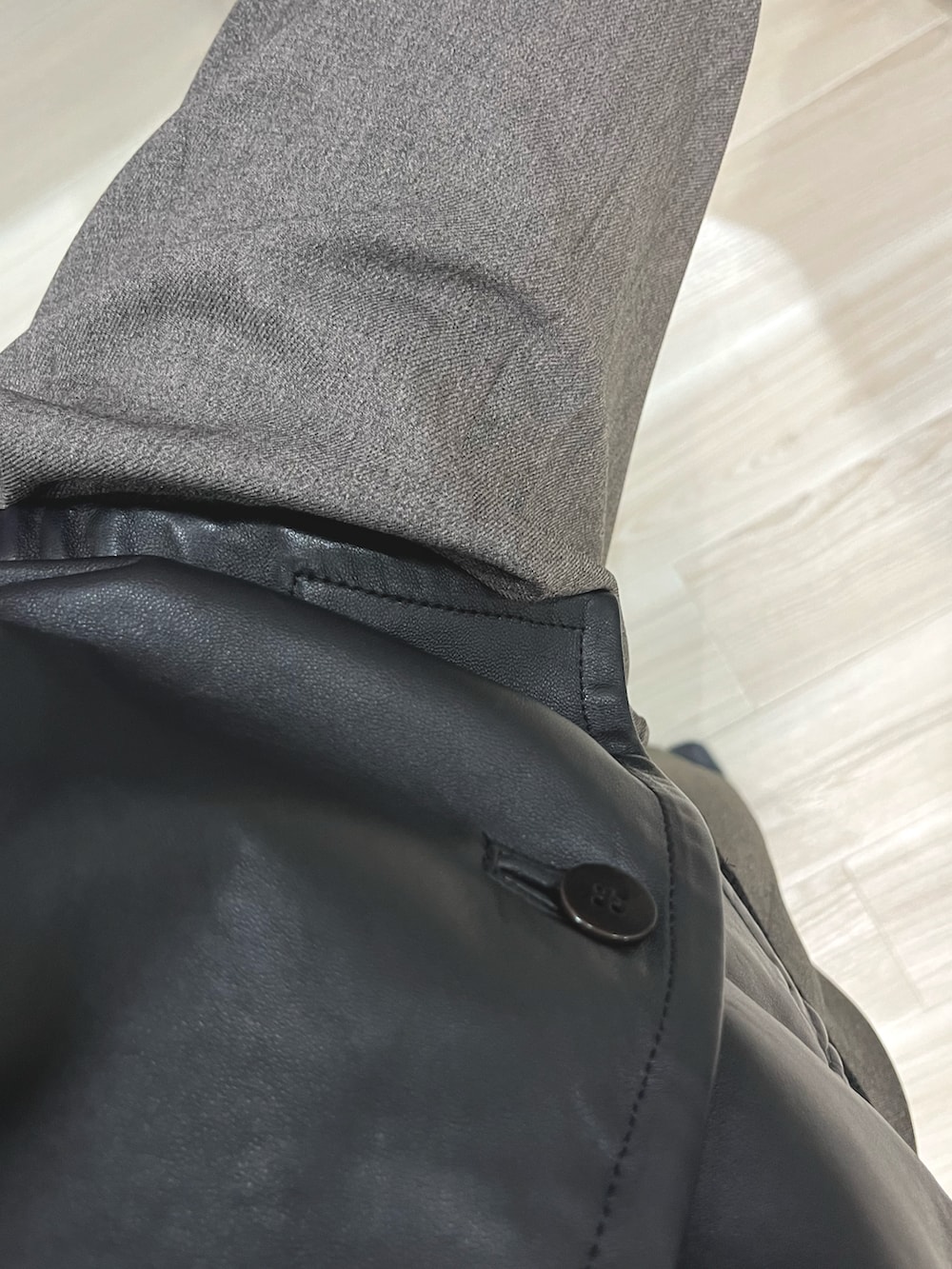 「デート、デートスタイル（MEN）、プチプラ、プチプラコーデ、ファッションを楽しもう、remer、GU、GUコーデ、大人カジュアル、LIDnM、冬コーデ、秋コーデ、秋冬コーデ、シンプルコーデ、カジュアルコーデ」｜「remerのloose double tuck wide PT / ルーズダブルタックワイドパンツ22AW（その他パンツ、ベージュ系）」を使った、yuuukeyさん（メンズ・164cm）の秋コーディネートの3枚目の写真