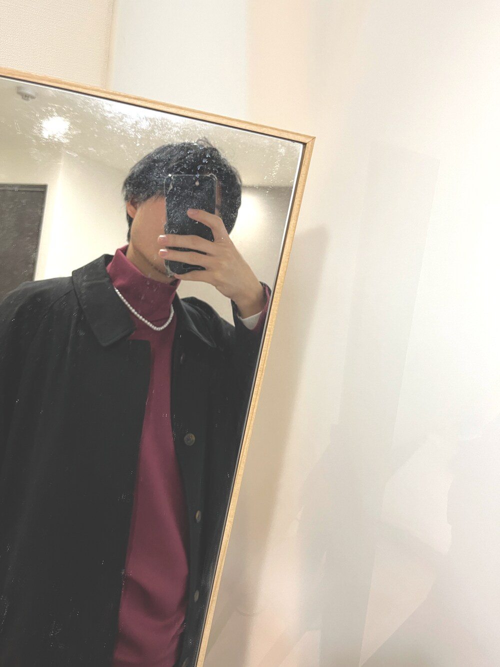 「プチプラ、オトナカジュアル、プチプラコーデ、きれいめカジュアル、adrer、ADRER、remer、LILL、UNIQLO、ユニクロ、冬コーデ、デート、デートコーデ、カジュアルコーデ、カジュアル」｜「UNIQLOのエアリズムUVカットクルーネックT（長袖）（Tシャツ/カットソー、ホワイト系）」を使った、yuuukeyさん（メンズ・164cm）の冬コーディネートの2枚目の写真