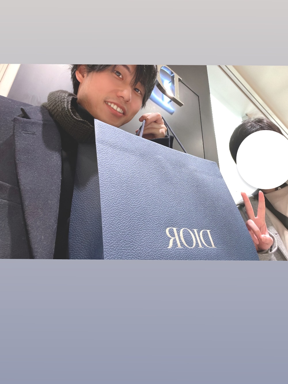 「トートバッグ、冬を彩る色いろコーデ、冬コーデ、LouisVuitton、Dior、GUコーデ、GU、Dr.Martens、remer、プチプラ、プチプラコーデ、きれいめカジュアル、カジュアルコーデ、シンプル、キレイめ」｜「LOUIS VUITTONのアイテム（トートバッグ、その他）」を使った、yuuukeyさん（メンズ・164cm）の冬コーディネートの2枚目の写真