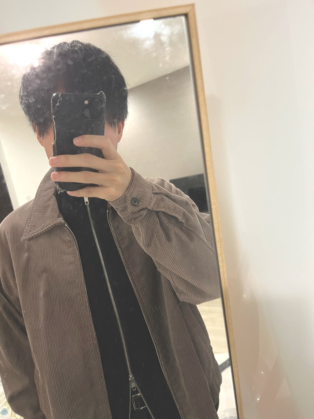「今日のコーデ、メンズファッション、大人カジュアル、デート、デートコーデ、WYM LIDNM、WYM、GU、GUコーデ、remer、冬コーデ、プチプラコーデ、プチプラ、低身長コーデ、お出かけコーデ」｜「WYM LIDNMのRAYON 11W CORDUROY ZIP SET-UP（セットアップ、ベージュ系）」を使った、yuuukeyさん（メンズ・164cm）の冬コーディネートの2枚目の写真