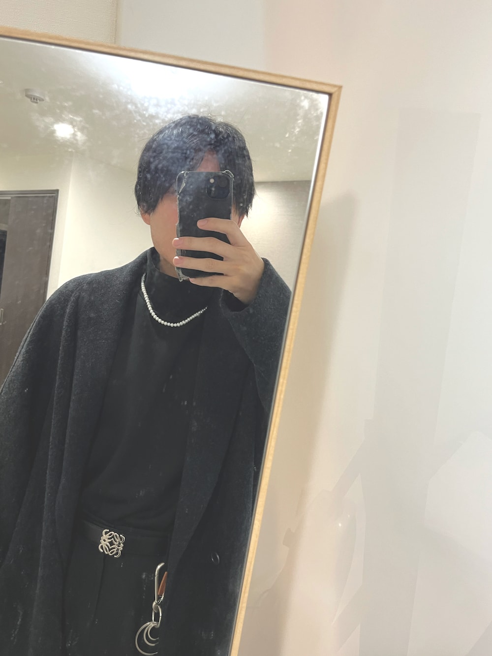 「クリスマスに着たい服、きれいめカジュアル、カジュアルコーデ、プチプラ、プチプラコーデ、デート、デートコーデ、ユニクロ、UNIQLO、GU、GUコーデ、remer、LOEWE、LIDnM、adrer」｜「GUのアイテム（Tシャツ/カットソー、ブラック系）」を使った、yuuukeyさん（メンズ・164cm）の冬コーディネートの2枚目の写真