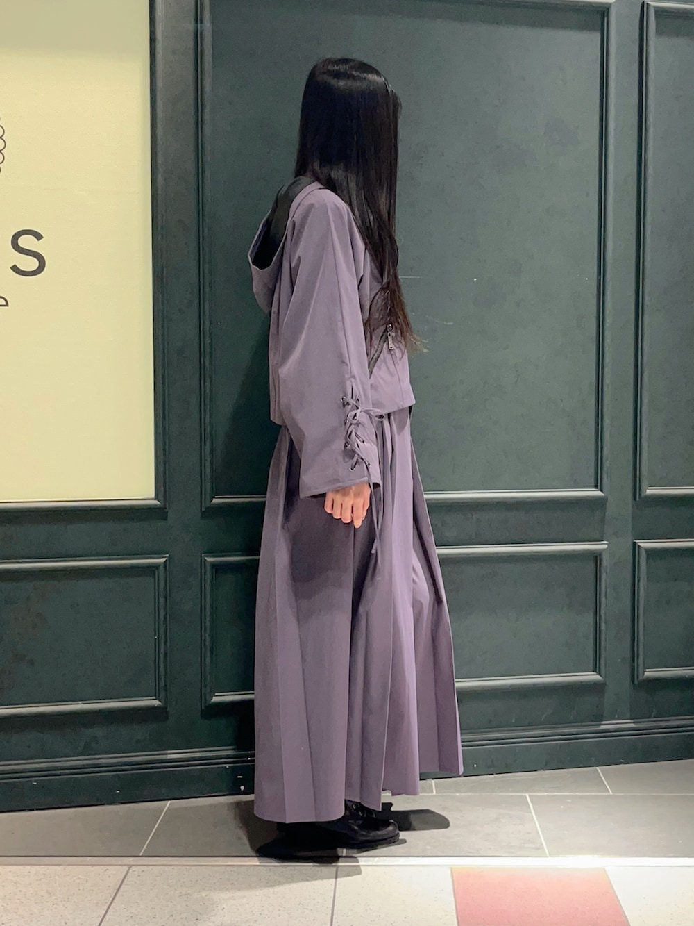 「axes femme、axes femme POETIQUE、パープル、パープルコーデ、モード、モード系、袴、袴パンツ」｜「axes femme POETIQUEのフーディーショートブルゾン（ブルゾン、パープル系）」を使った、ぁゅゅさん（レディース・154cm）の冬コーディネートの2枚目の写真