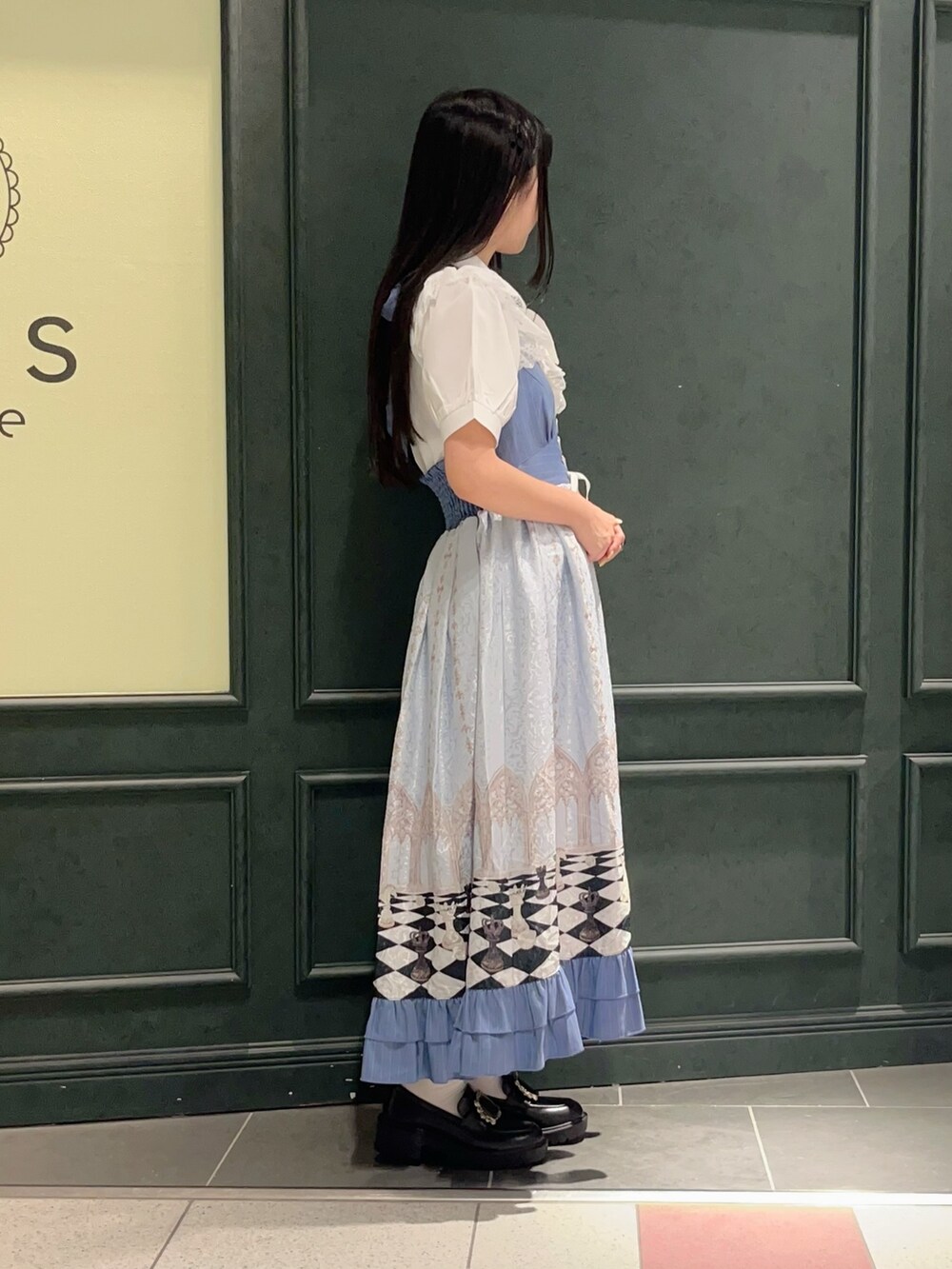 「axes femme POETIQUE、低身長、低身長コーデ、夏、夏コーデ、ホルターネック、ホルターワンピ、ワンピース、ワンピーススタイル、ゴシック、水色、クラシカル、総柄」｜「axes femmeのフロントバックルローファー（ローファー、ブラック系）」を使った、ぁゅゅさん（レディース・154cm）の夏コーディネートの3枚目の写真