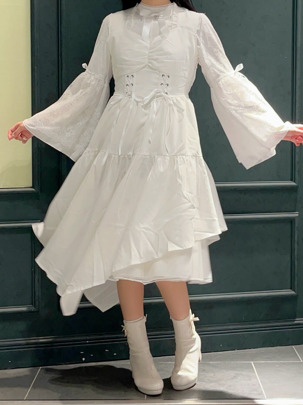 「axes femme POETIQUE、axes femme、白、白ワンピース、白コーデ、姫袖、white、テーマパークコーデ」｜「axes femme POETIQUEのリボン付レース姫袖ブラウス（シャツ/ブラウス、ホワイト系）」を使った、ぁゅゅさん（レディース・154cm）の秋コーディネートの2枚目の写真