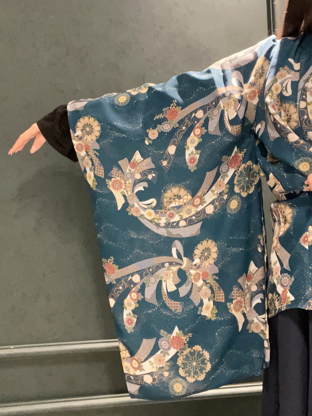 ぁゅゅさんの「燦爛柄羽織（axes femme）」を使ったコーディネートの5枚目の写真