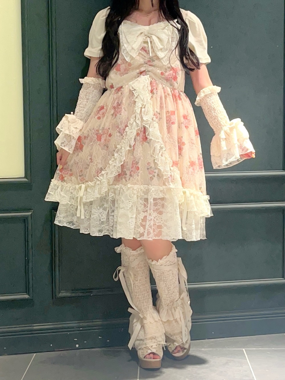 「axes femme、森ガール、クラシカル、低身長、低身長コーデ、花柄、チュニック、チュニックワンピ、レッグウォーマー、アームカバー、レース」｜「axes femmeのブーケレースキャミチュニック（チュニック、ベージュ系）」を使った、ぁゅゅさん（レディース・154cm）の夏コーディネートの2枚目の写真