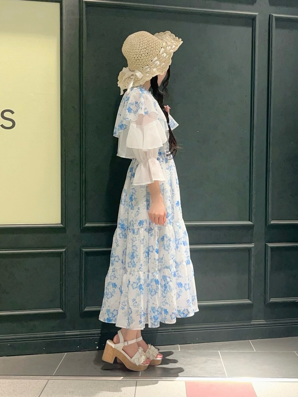 「axes、axes femme、ネモフィラ、ブルー、ワンピース、夏、夏コーデ、夏服、夏ファッション、低身長、低身長コーデ、オトナカワイイ、ハット」｜「axes femmeのネモフィラプリントブラウス×ワンピース（ワンピース、ホワイト系）」を使った、ぁゅゅさん（レディース・154cm）の春コーディネートの4枚目の写真