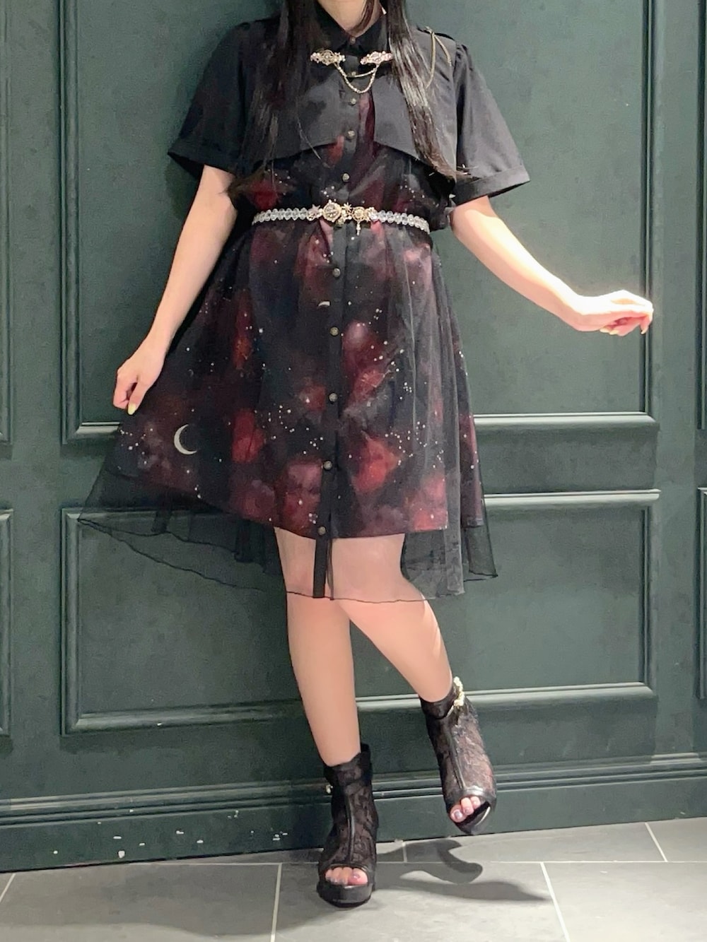 「axes femmeのステラプリントミニワンピース（ワンピース、ブラック系）」を使った、ぁゅゅさん（レディース・154cm）の夏コーディネートの2枚目の写真