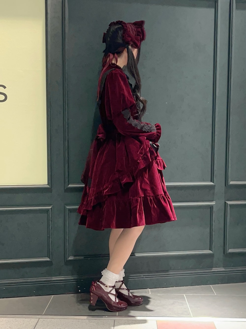 「axes femme、axes femme kawaii、ワインレッド、ワイン、ベルベット、ワンピース、低身長、冬コーデ、ロリータ」｜「axes femme kawaiiのベルベットドールワンピース（ワンピース、レッド系）」を使った、ぁゅゅさん（レディース・154cm）の秋コーディネートの3枚目の写真