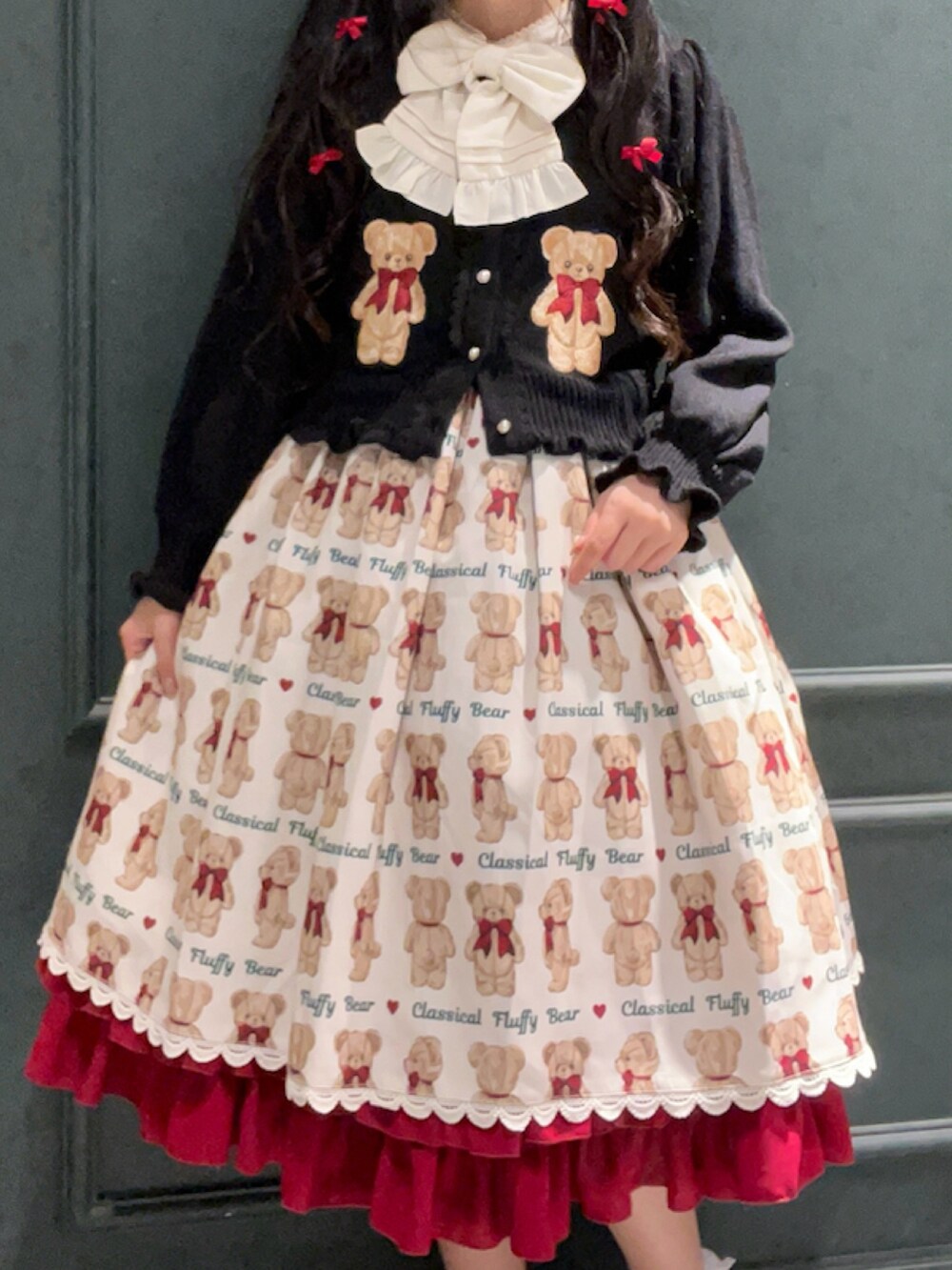 「axes femme、axes femme kawaii、くま柄、秋コーデ、ロリータ、クリスマスコーデ、クリスマスカラー」｜「axes femme kawaiiのフラッフィベアニットカーデ（カーディガン/ボレロ、ブラック系）」を使った、ぁゅゅさん（レディース・154cm）の秋コーディネートの2枚目の写真