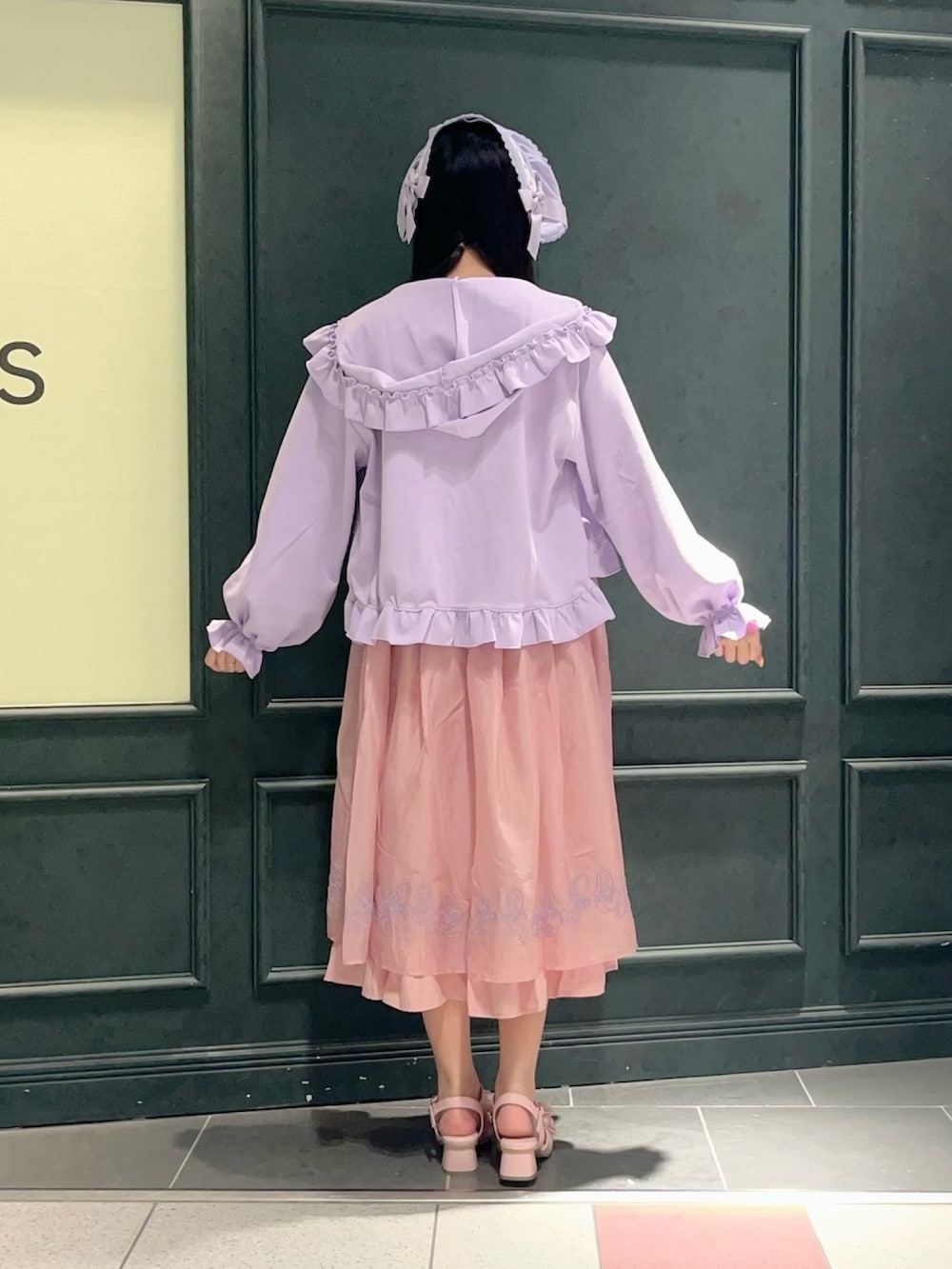 「axes femme、ヤングオイスター、不思議の国のアリス、ふしぎの国のアリス、ピンク、ピンクコーデ、バウンド、バウンドコーデ、ワンピース、ワンピーススタイル、パーカー、低身長、ディズニー、ディズニーコーデ、ディズニーバウンド」｜「axes femmeのヤングオイスター／ワンピース（ワンピース、ピンク系）」を使った、ぁゅゅさん（レディース・154cm）の夏コーディネートの6枚目の写真