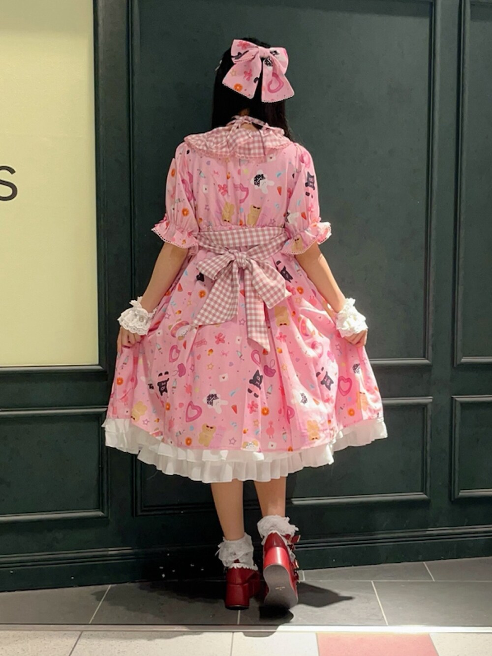 「axes femme、axes femme kawaii、ピンク、ガーリー、低身長」｜「axes femme kawaiiのハッピーバカンス柄ワンピース（ワンピース、ピンク系）」を使った、ぁゅゅさん（レディース・154cm）の冬コーディネートの3枚目の写真