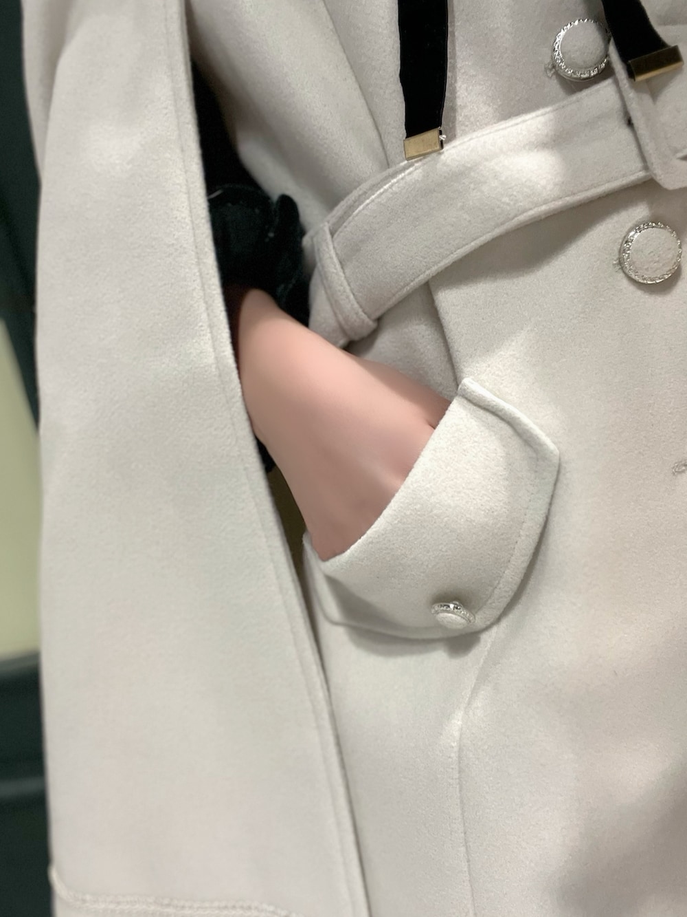 「axes femme、アウター、コート、ケープコート」｜「axes femmeのファー襟付ケープコート（ダッフルコート、ホワイト系）」を使った、ぁゅゅさん（レディース・154cm）の秋コーディネートの5枚目の写真