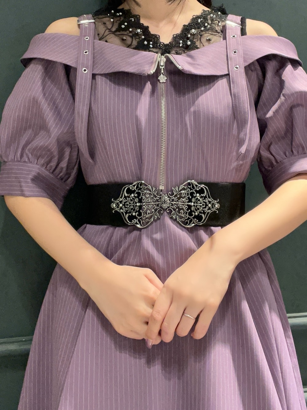 「axes femme、オフショル、オフショルワンピース、肩あき、夏、夏コーデ、パープル、パープルコーデ、紫、ストライプ、ストライプワンピース、低身長、タンクトップ、きれいめコーディネート、レディースファッション」｜「axes femmeのオフショル風ストライプワンピース（ワンピース、パープル系）」を使った、ぁゅゅさん（レディース・154cm）の夏コーディネートの5枚目の写真